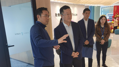 市工信局副局长张宏伟带队到海珠区调研纺织服装产业情况_副本.jpg