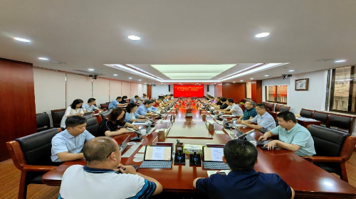 市工信局召开党组理论学习中心组（扩大）学习会暨主题教育读书班结班式_副本.jpg