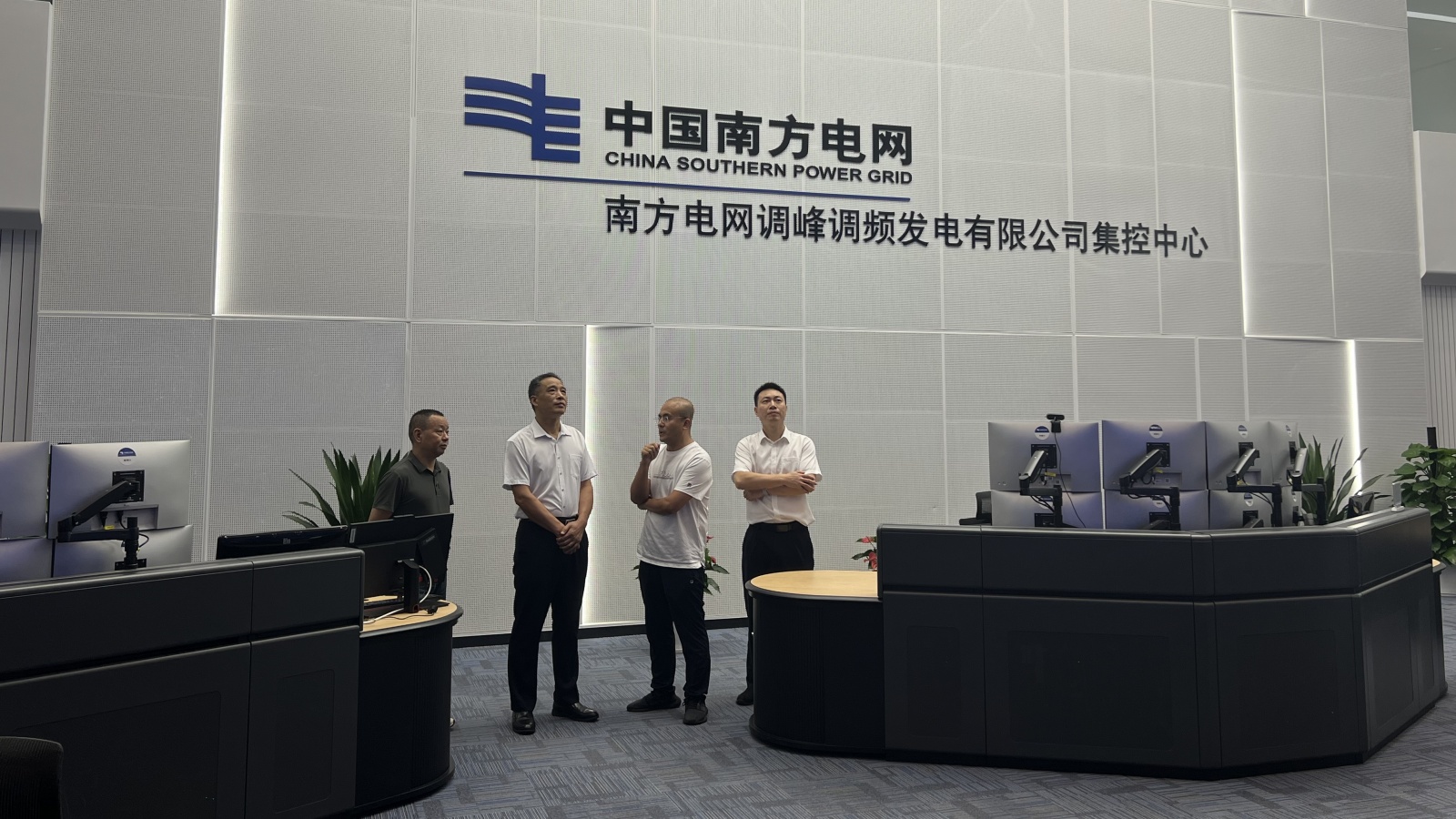 9.30市工信局（市管）一级调研员粟新辉带队开展涉网电化学储能电站安全生产检查_副本.jpg