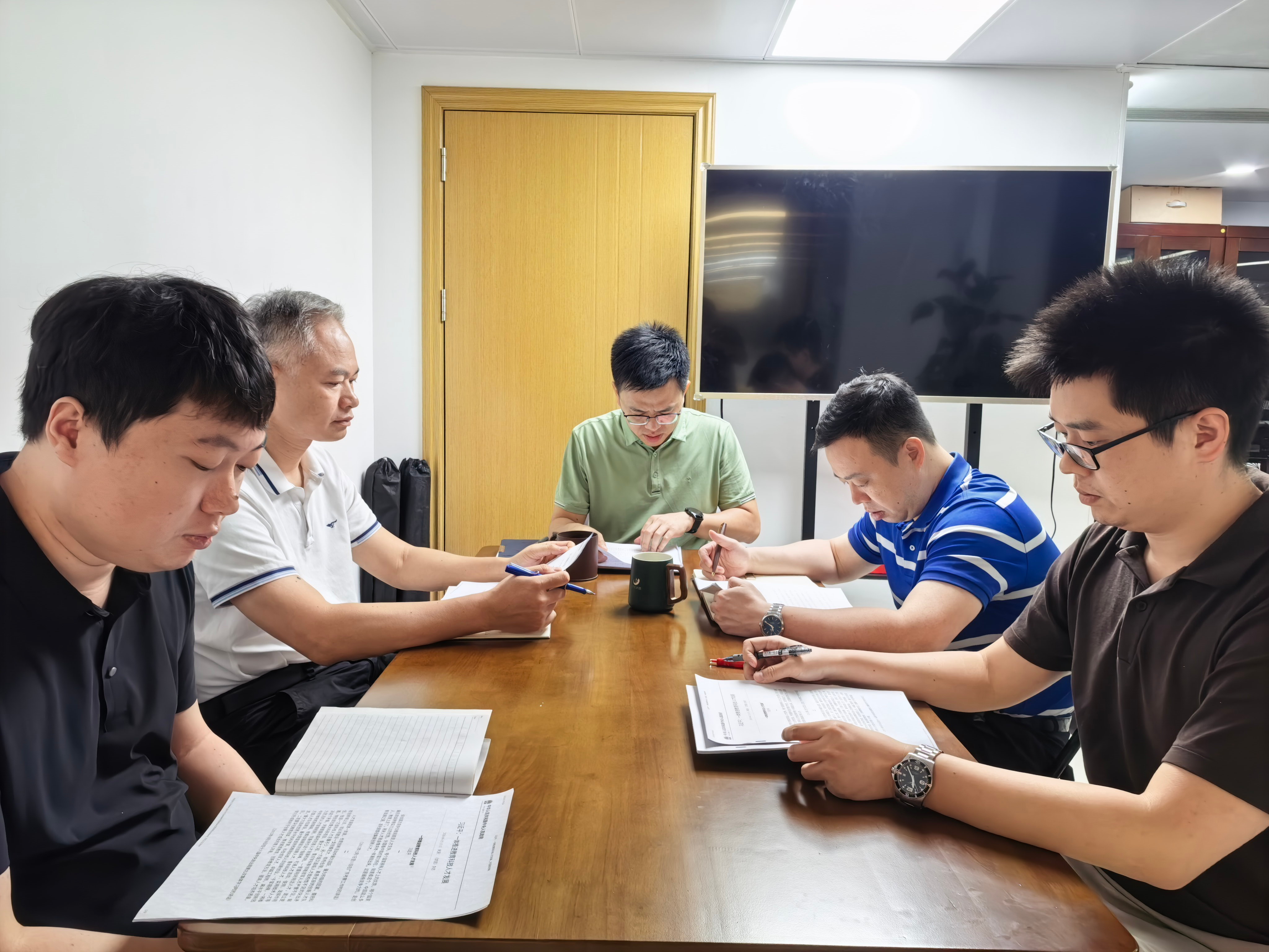 8.4市工信局服务体系建设处党支部组织开展主题党日学习活动.png