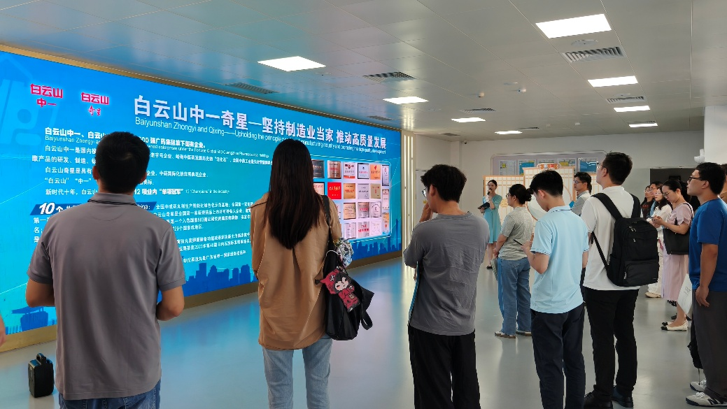 9.15市工信局组织开展医药行业清洁生产交流会2.png