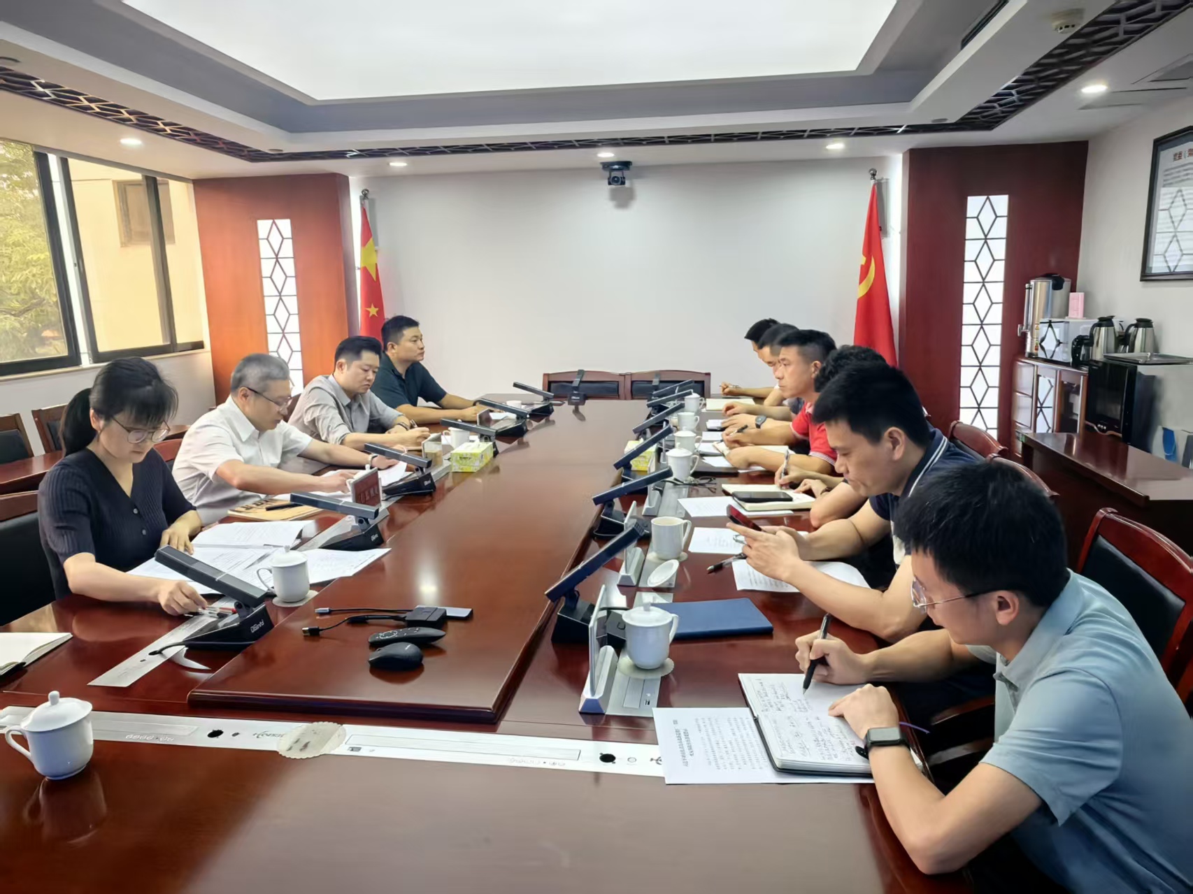市工业和信息化局召开安全生产工作会议.jpg